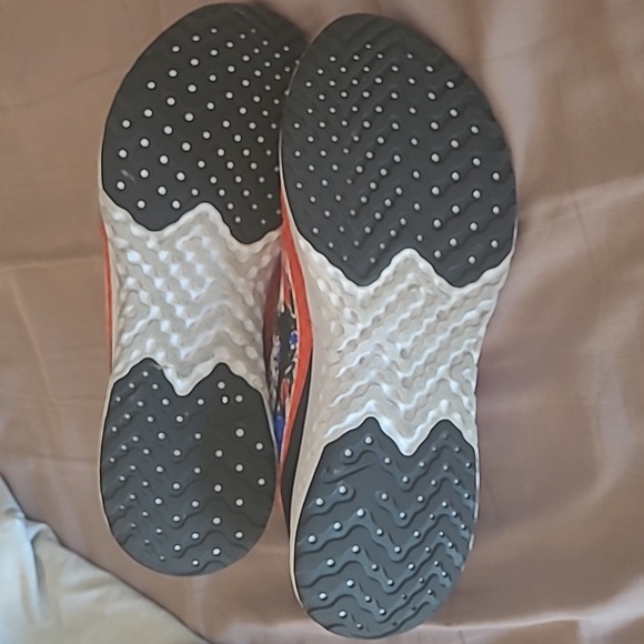 Running shoes - Picture 6 of 8